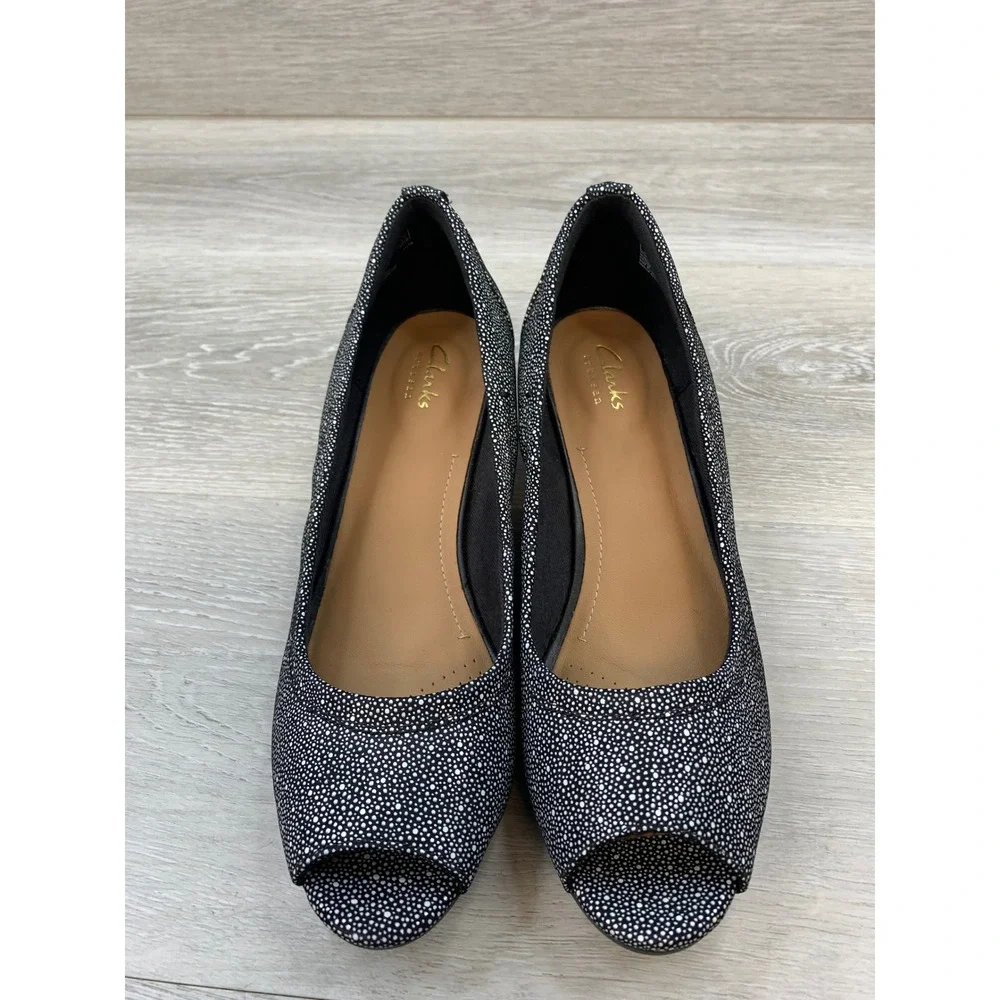 Clarks Artisan Women's Black White Nubuck Peep Toe 8.5 Wedge Comfort Shoes